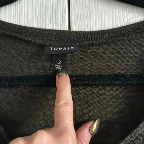 TORRID | Black/Army Green Top | COLD SHOULDER | Faux Lace Up Neckline | size 3 - Picture 4 of 6